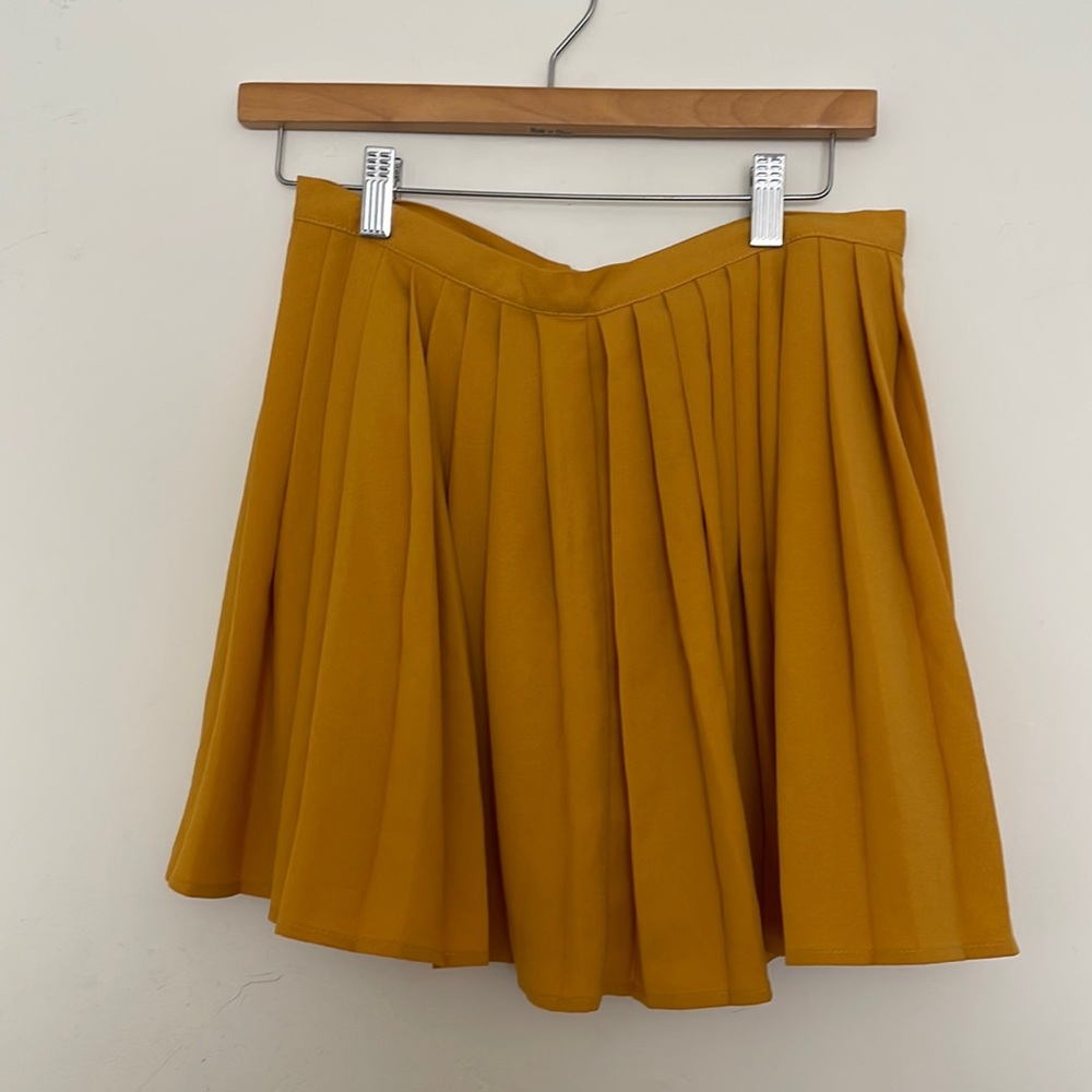 Forever 21, pleated skirt, size medium